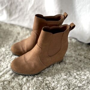 Ankle boot wedges universal thread size 7.5 brown gently worn